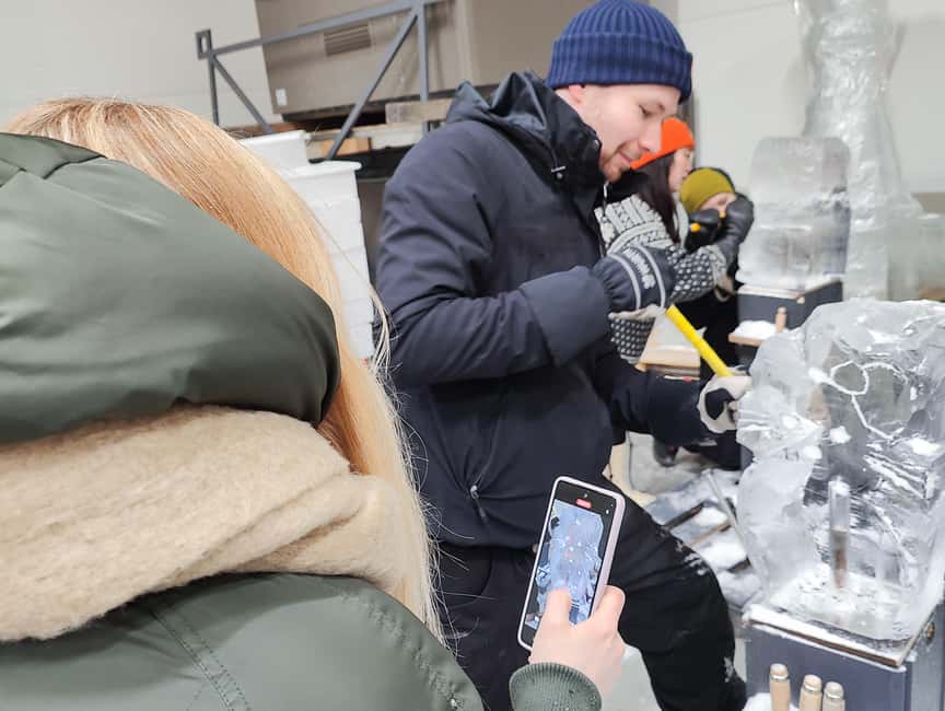 Rovaniemi: Ice sculpting experience - Free time, sledding, and the 85-minute pause