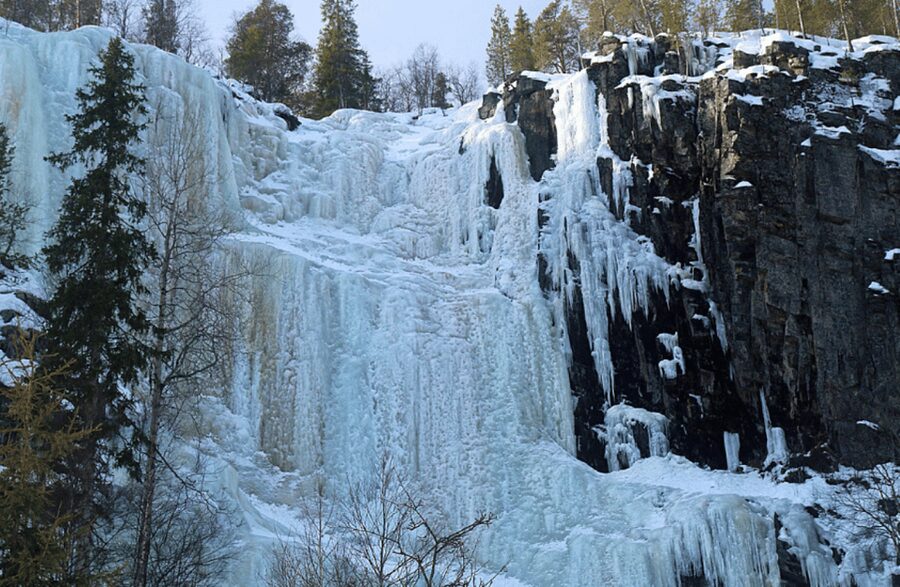 Rovaniemi: Korouoma Frozen Waterfalls Hike & Hot BBQ Lunch - Getting dressed for a real Arctic trail
