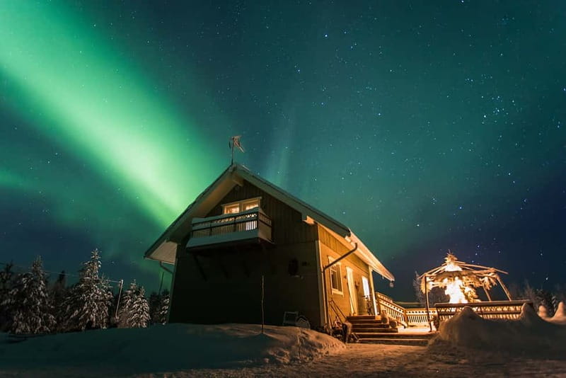 Rovaniemi: Lakeside Private Sauna with Aurora Borealis - Getting settled inside the traditional Finnish sauna