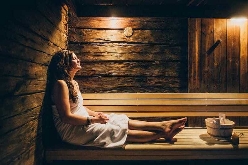 Rovaniemi: Lakeside Private Sauna with Aurora Borealis - The arrival scene and first look at the sky