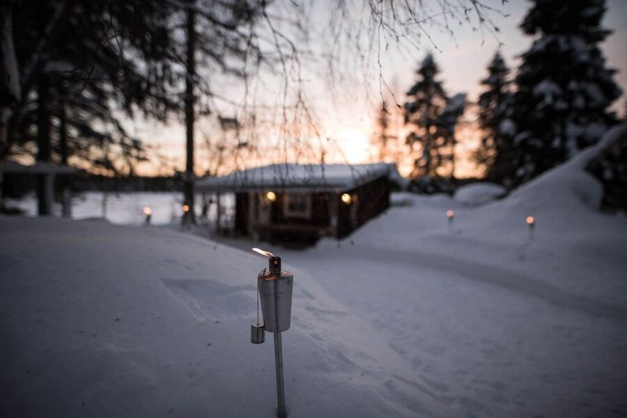 Rovaniemi: Lappish Evening Experience with Dinner - Chasing the Northern Lights from the lake