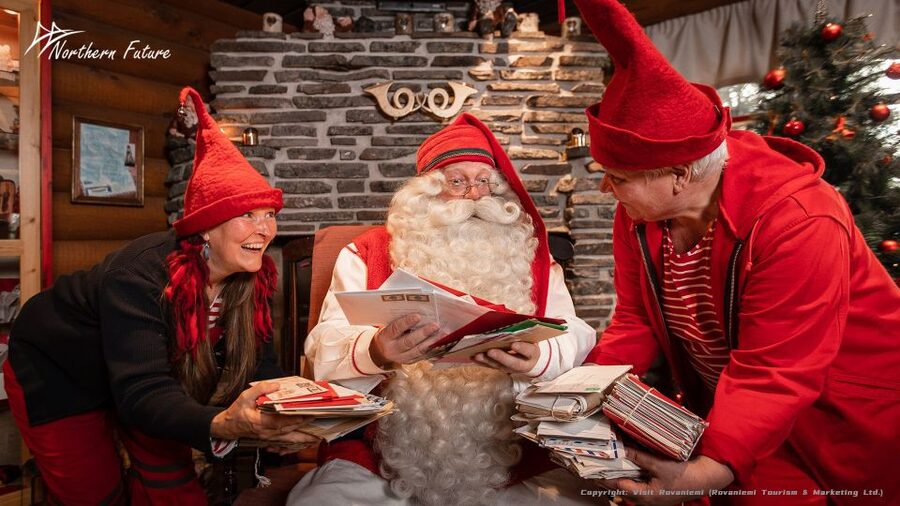 Rovaniemi: Meet Santa Claus, Reindeer Sleigh Ride & Huskies - Meeting Santa and the elves