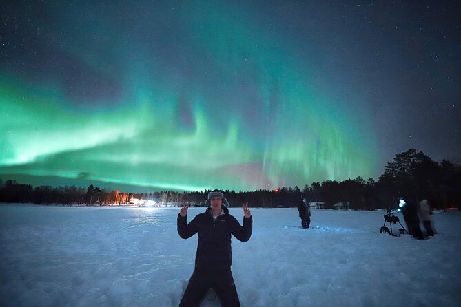 Rovaniemi: Northern Lights Pro Guaranteed - Unlimited Distance - Meeting in Central Rovaniemi Between 6 and 8 p.m.
