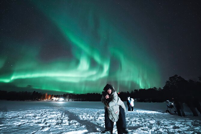 Rovaniemi: Northern Lights Pro Guaranteed - Unlimited Distance - Waiting for the Lights in the Cold