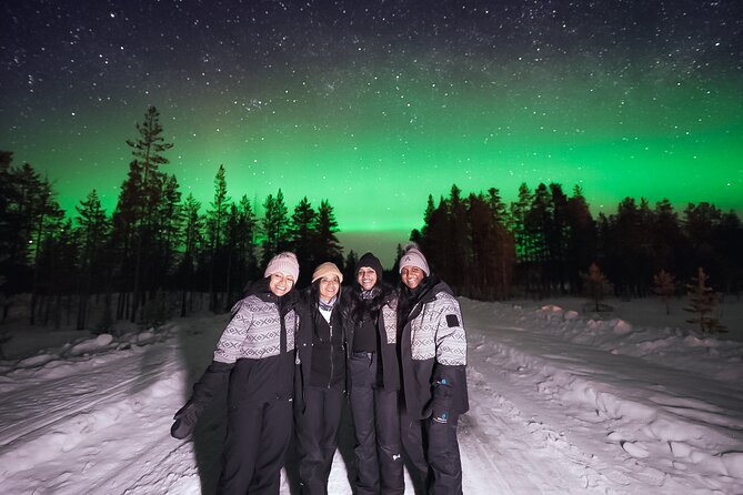 Rovaniemi: Northern Lights Pro Guaranteed - Unlimited (PRIVATE) - The 7 pm pickup and first weather check