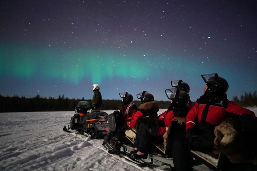 Rovaniemi: Northern Lights Sleigh Ride - Reaching the frozen lake beyond the city glow