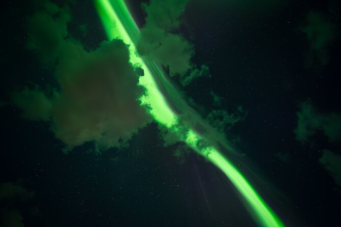 Rovaniemi: Northern Lights Small Group Money-Back Guarantee - Waiting for the aurora in a warm van