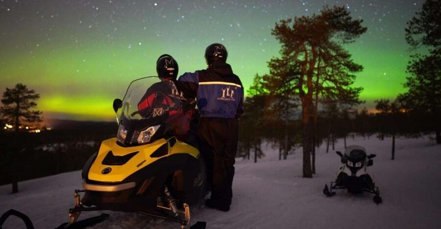 Rovaniemi: Northern Lights Snowmobile Hunt - Meeting beside Subway and Restaurant Rosso