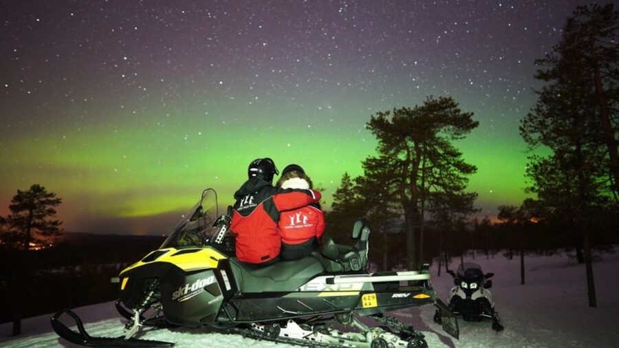 Rovaniemi: Northern Lights Snowmobile Hunt - Getting ready for the Arctic night