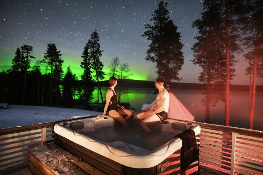 Rovaniemi: Northern Lights Trip with Arctic Sauna & Jacuzzi - From Rovaniemi into the Arctic forest