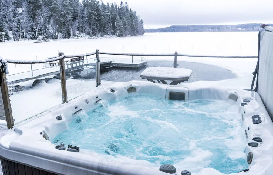 Rovaniemi: Northern Lights Trip with Arctic Sauna & Jacuzzi - What the $101 price really buys
