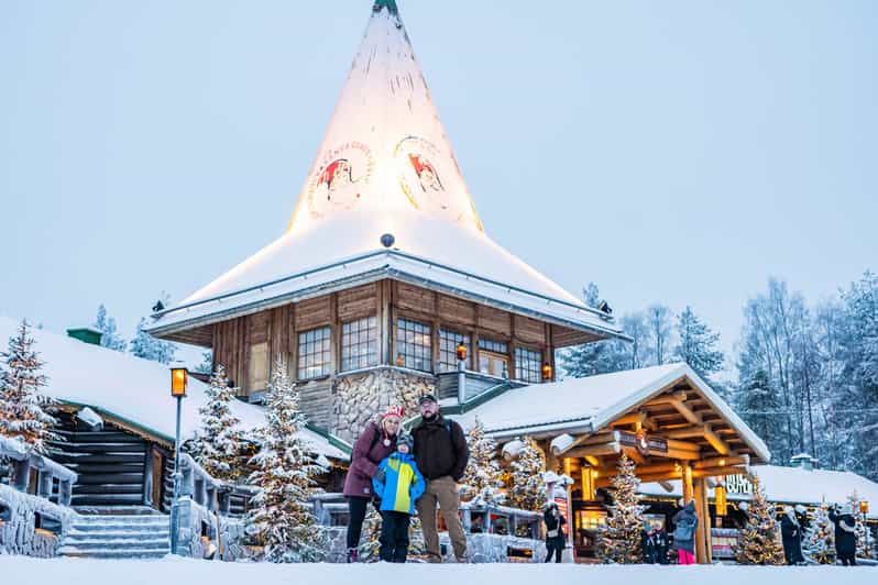 Rovaniemi: Private Pro Photoshoot in Santa Claus Village - Key details before you book