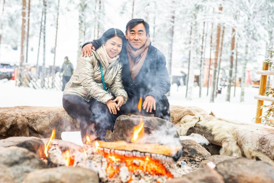 Rovaniemi: Private Pro Photoshoot in Santa Claus Village - Your edited gallery arrives after the visit