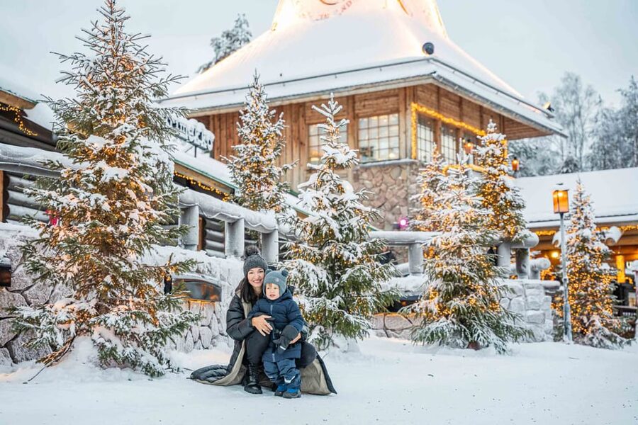 Rovaniemi: Private Pro Photoshoot in Santa Claus Village - Stay at Santa Claus Village or ride back