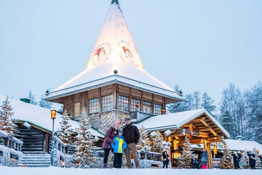 Rovaniemi: Private Pro Photoshoot in Santa Claus Village - Hotel pickup makes the Arctic Circle outing easy