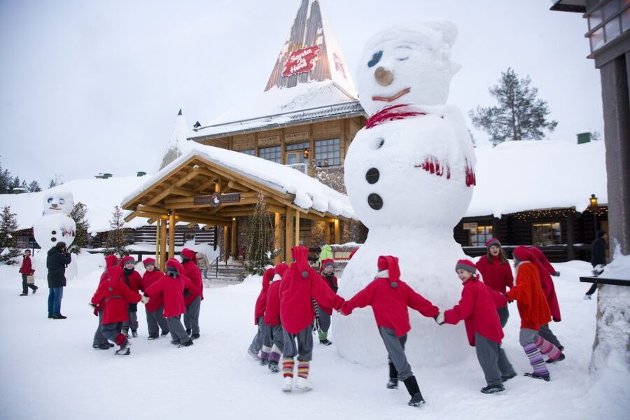 Rovaniemi: Santa Claus Village and Arctic Circle - Reindeer, shopping, and free time in the village