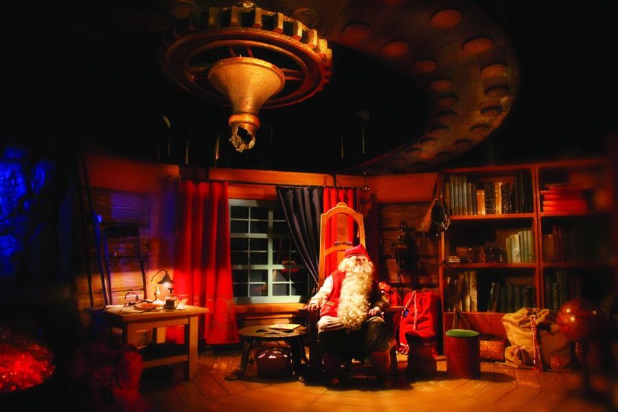 Rovaniemi: Santa Claus Village and Arctic Circle - Crossing the painted Arctic Circle line