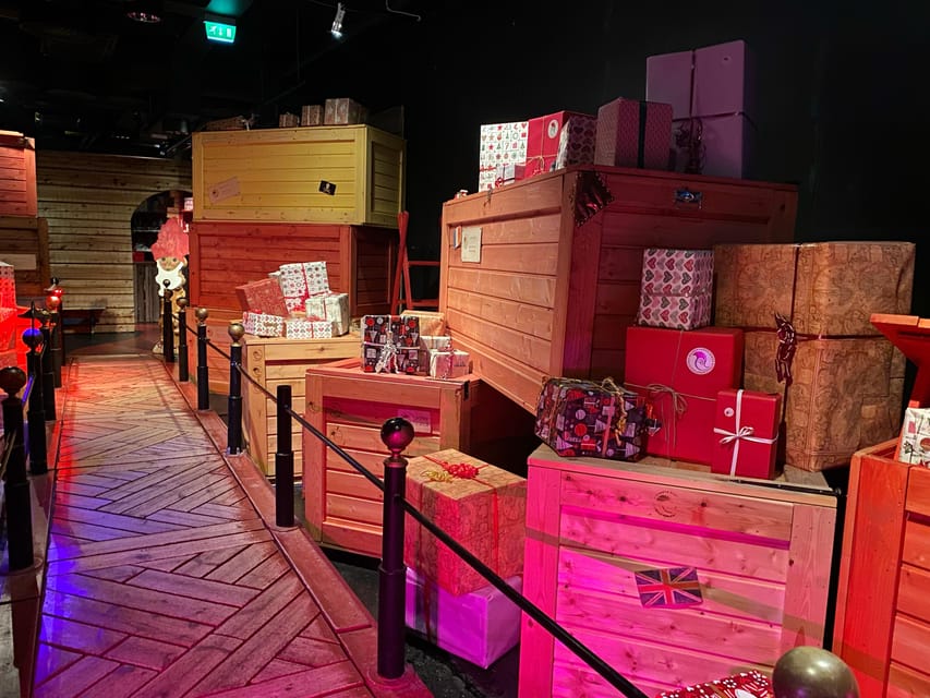 Rovaniemi: Santa Claus Village w/ Husky & Reindeer Sled Ride - A peaceful ride with Lapland’s reindeer