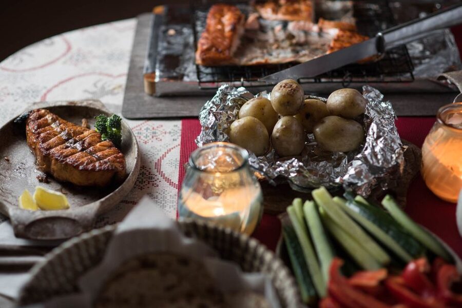 Rovaniemi: Sauna & Ice Swimming Tour with Dinner and Aurora - Key points at a glance