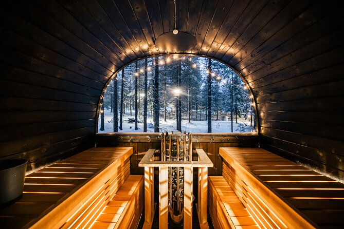 Rovaniemi Sauna World with a Hot Tub, Jacuzzi and Cold Pool - Comfort, clothing, and practical details