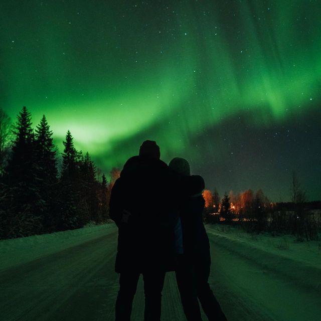 Rovaniemi: Small Group Aurora Hunt-full money back guarantee - Pickup in Rovaniemi and the first forecast check