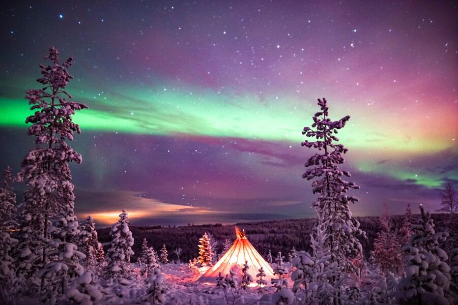 Rovaniemi: Small-Group Northern Lights Wilderness Tour - Campfire food and Finnish outdoor know-how