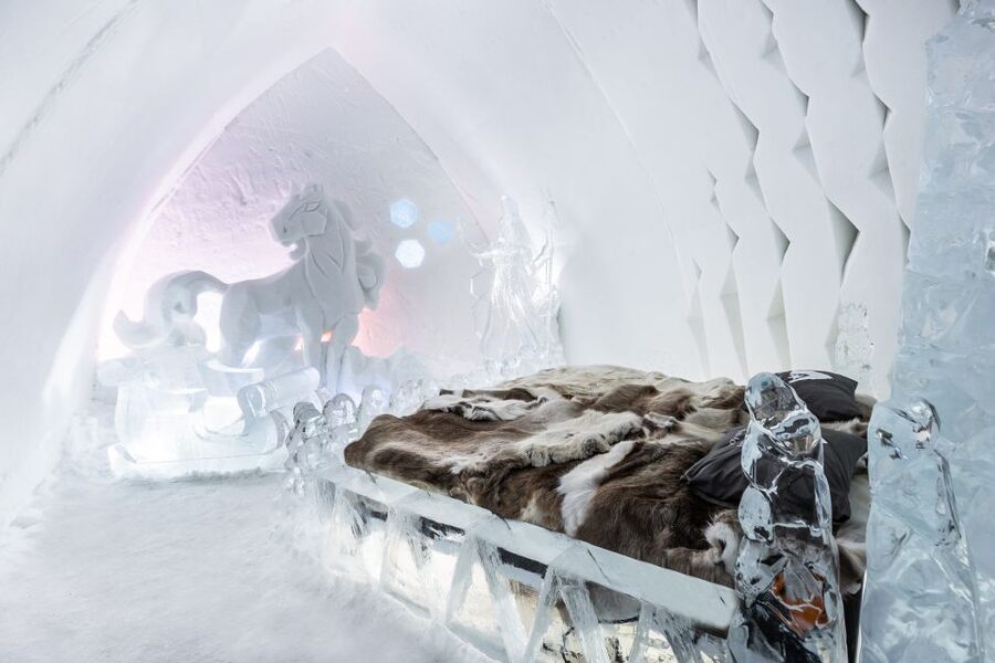 Rovaniemi: Snow Hotel Tour with Food by the Fire - Ice Bar drinks and the Ice Restaurant