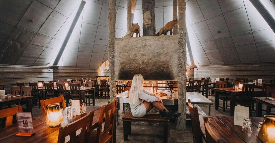 Rovaniemi: Snow Hotel Tour with Food by the Fire - The fire-lit dinner and Lapland flavors