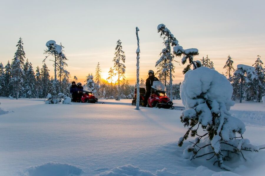 Rovaniemi: Snowmobile and Ice Fishing Adventure with Lunch - Riding across forests, rivers, and frozen lakes