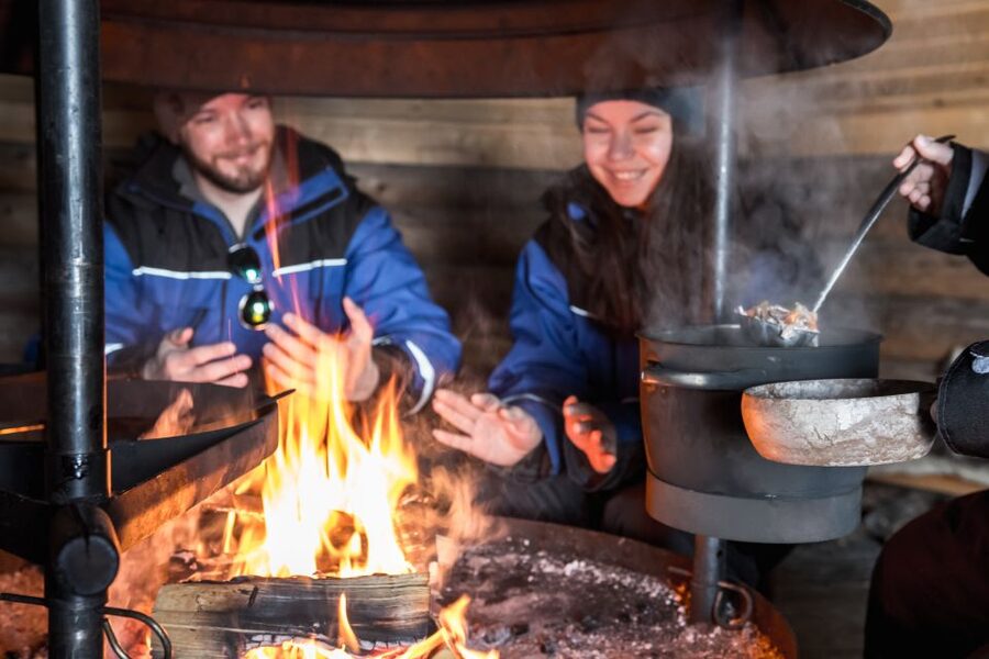 Rovaniemi: Snowmobile and Ice Fishing Adventure with Lunch - Ice fishing in the middle of the wilderness