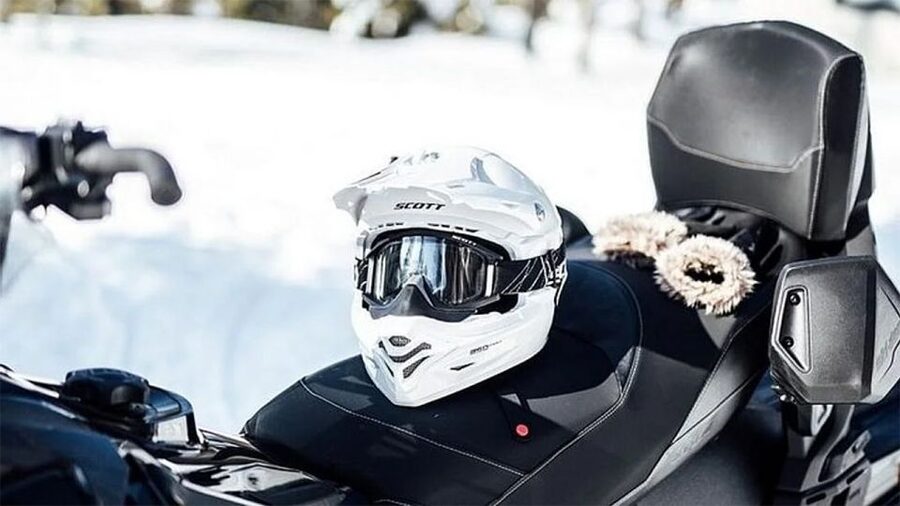 Rovaniemi: Snowmobile Safari Adventure - Into the forest on a shared machine