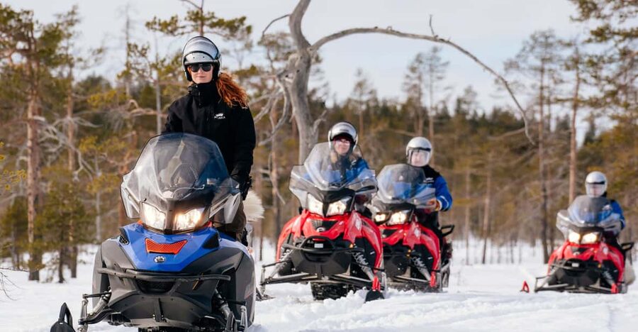 Rovaniemi: Snowmobile Safari into the Wilderness - Learning to handle the snowmobile
