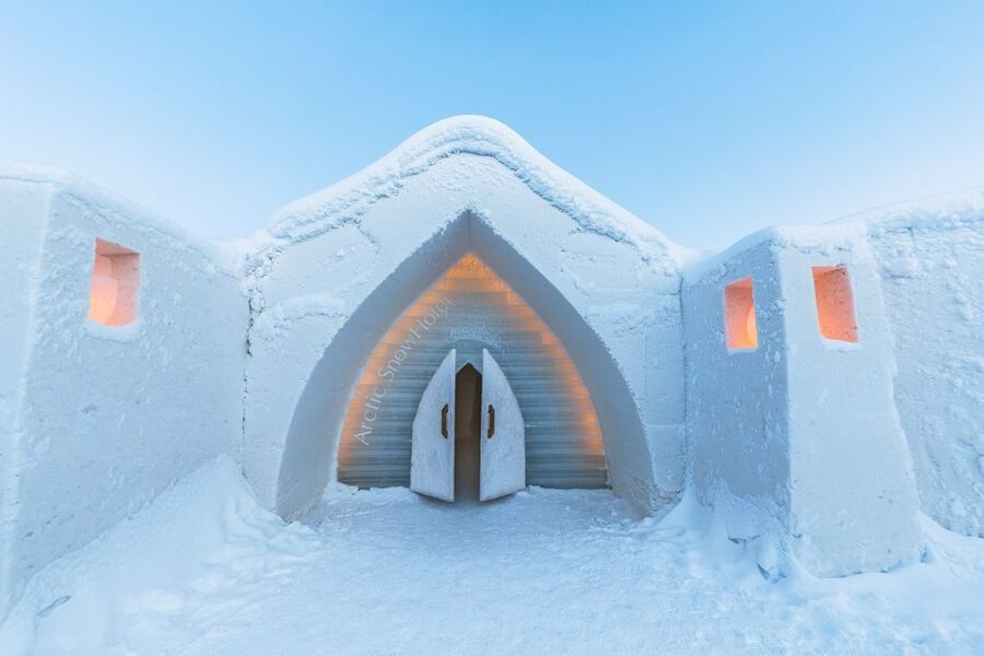 Rovaniemi: Snowmobile Safari to Arctic Snow Hotel - Meeting at Safartica in central Rovaniemi