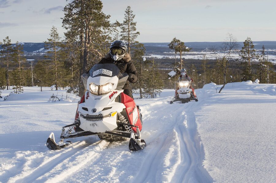 Rovaniemi: Snowmobile Sprint Safari - The safety briefing and first controls