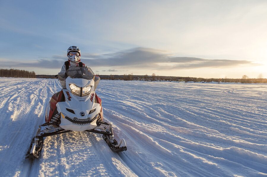 Rovaniemi: Snowmobile Sprint Safari - Getting dressed for Finnish winter