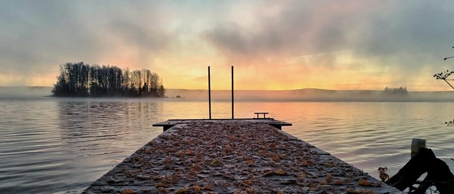 Rovaniemi: Traditional Sauna and Ice Swimming Experience - The walk to the ice hole