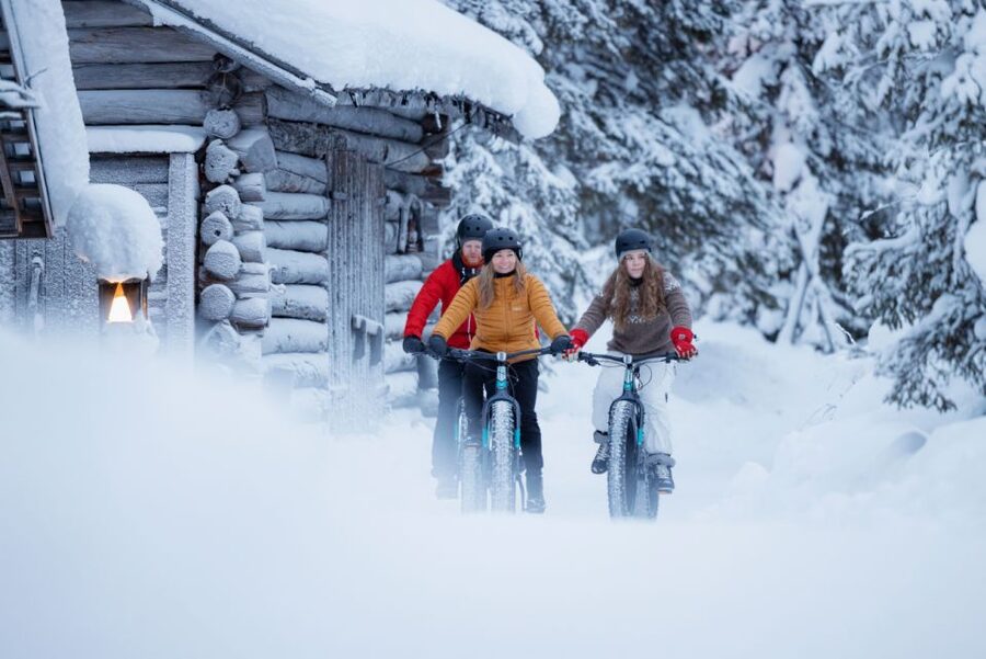 Ruka: Guided fatbike safari - The fire stop and grilled sausages