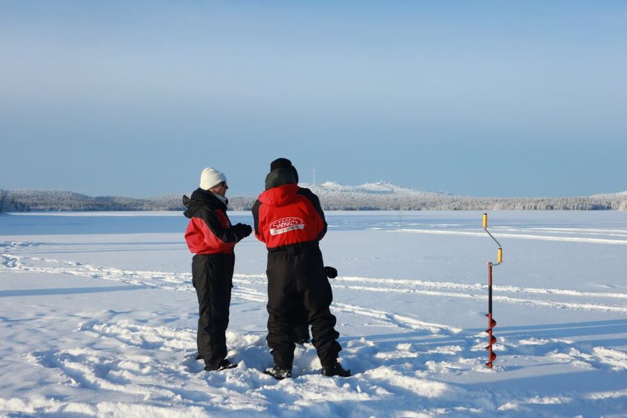 Ruka: Ice fishing trip - Drilling the hole and learning pilkki