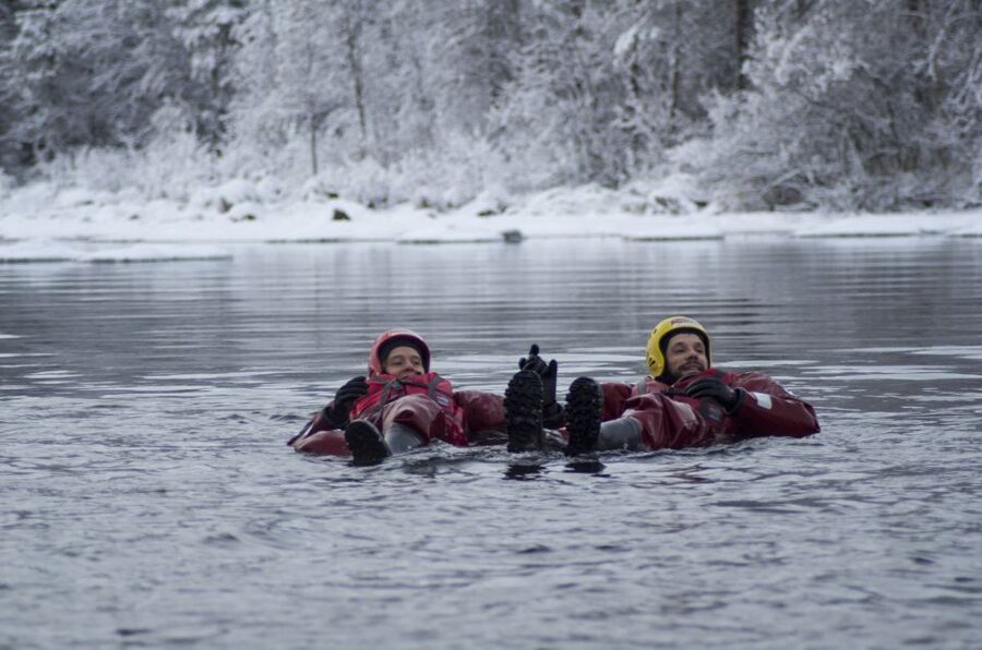 Ruka: River Floating - Getting into the freezing river