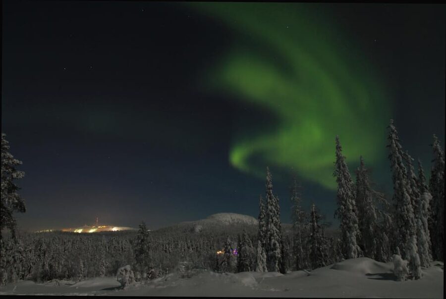 Ruka: Searching for the northern lights with snowshoes - Meeting the group at Ruka Safaris Safarihouse
