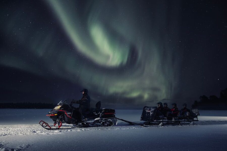 Ruka: Starlight sledging to search for Northern Lights - A dark-forest ride from Ruka