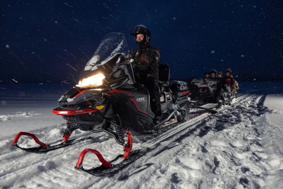 Ruka: Starlight sledging to search for Northern Lights - Why the sledge setup works well for families