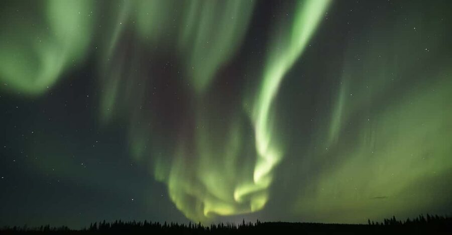 Saariselkä: Aurora Photo Tour by Car with Transfer & Drinks - Chasing clear skies and darker views