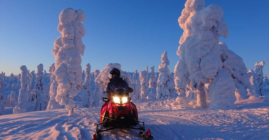 Saariselkä: Evening Snowmobile Tour with Fire & picnic - Learning to handle the snowmobile