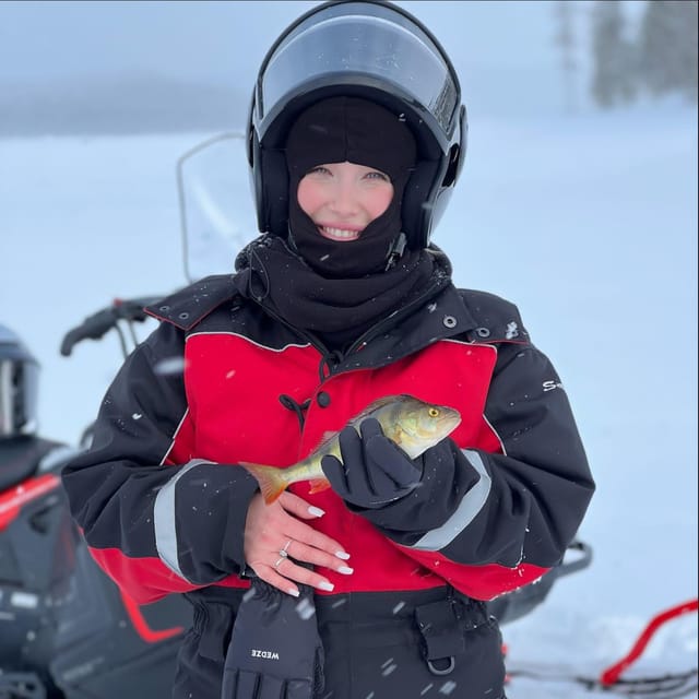 Saariselkä: Ice Fishing Tour to Lake Inari, reindeers& lunch - From Saariselkä to Koppelo in warm winter gear