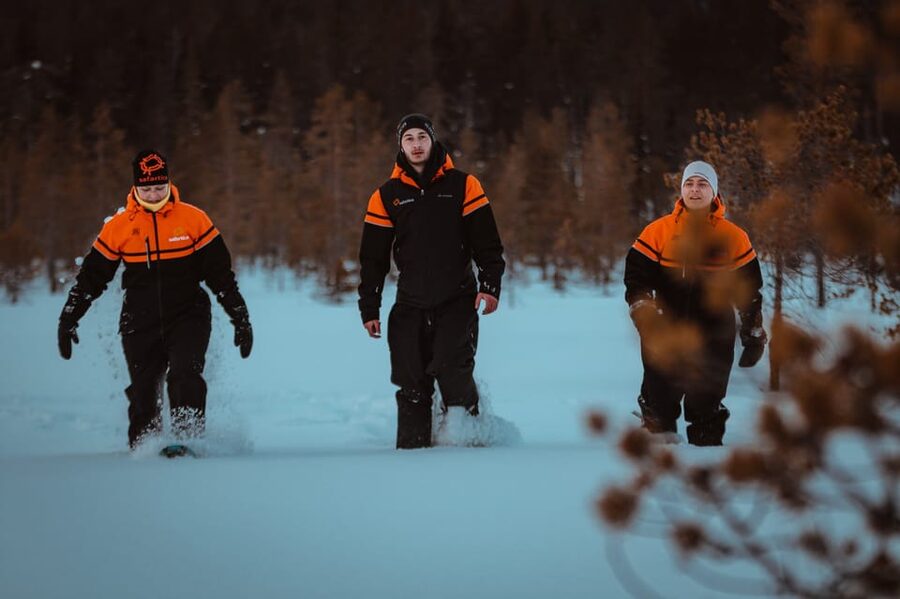 Saariselkä: Northern Lights Hunting Snowshoe Trip - Hot chocolate in the middle of nowhere