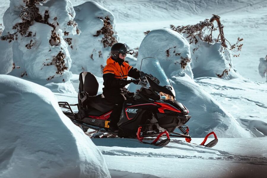 Saariselkä: Snowmobile Adventure for Adults - Getting ready in Saariselkä