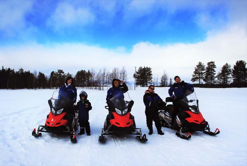 Saariselka: Snowmobile Safari on Tundra with BBQ - Learning to handle a Lynx snowmobile