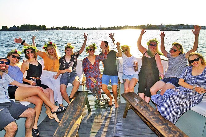 Sauna and Sightseeing Helsinki cruise - Crossing toward Suomenlinna’s sea fortress