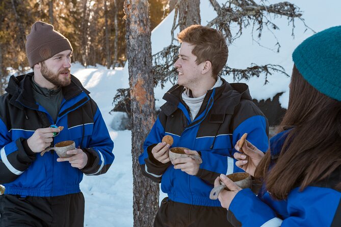 Scenic Snowmobile Safari in Saariselkä - Learning to handle the snowmobile